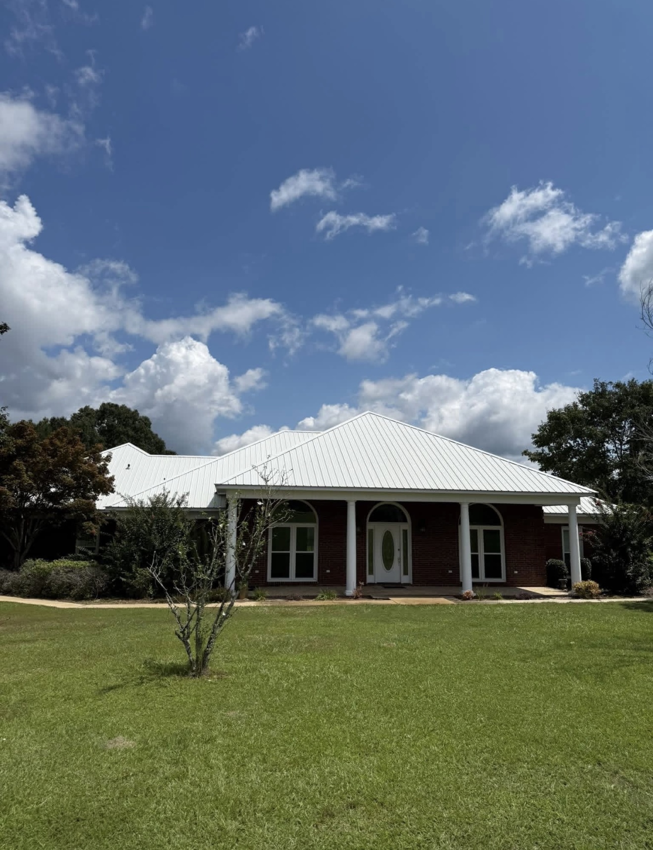 Bright, clean white metal roof after a soft wash roof cleaning in Columbus, GA